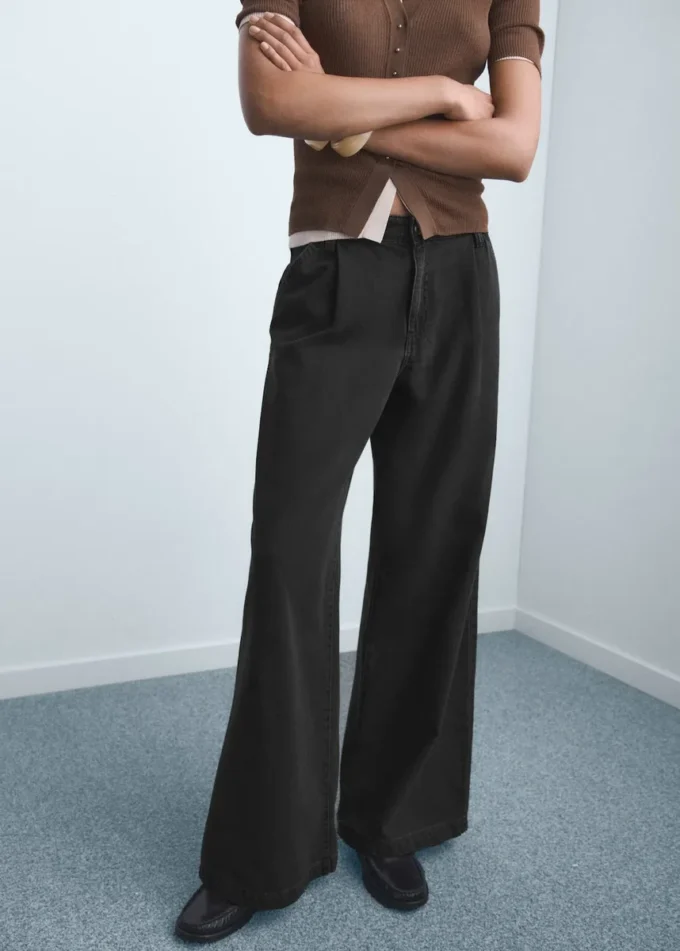 Jeans a gamba larga con piega Jeans a gamba larga con piega