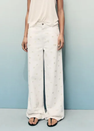 Jeans a gamba larga con ricami floreali
