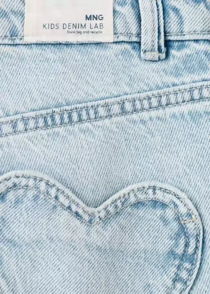 Jeans a gamba larga con tasche a forma di cuore Jeans a gamba larga con tasche a forma di cuore