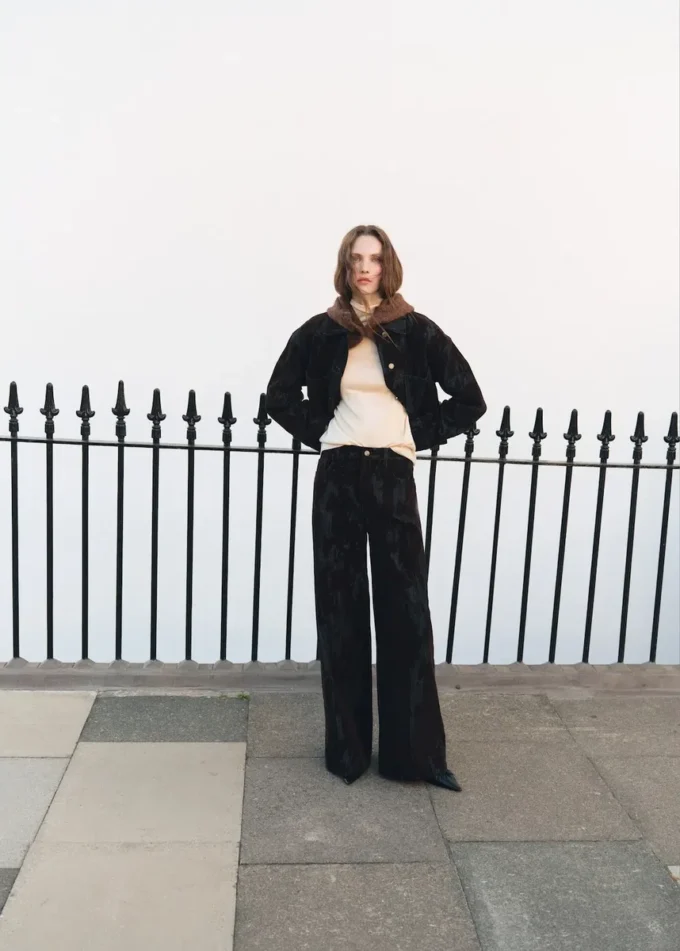 Jeans a gamba larga in tessuto devoré Jeans a gamba larga in tessuto devoré