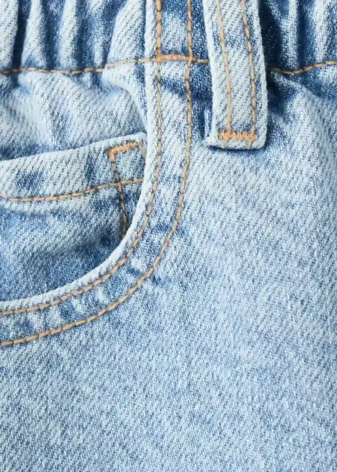 Jeans a vita alta Jeans a vita alta