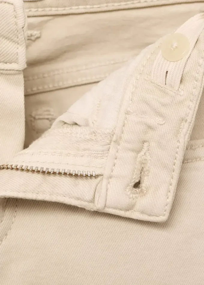 Jeans a vita bassa con borchie Jeans a vita bassa con borchie