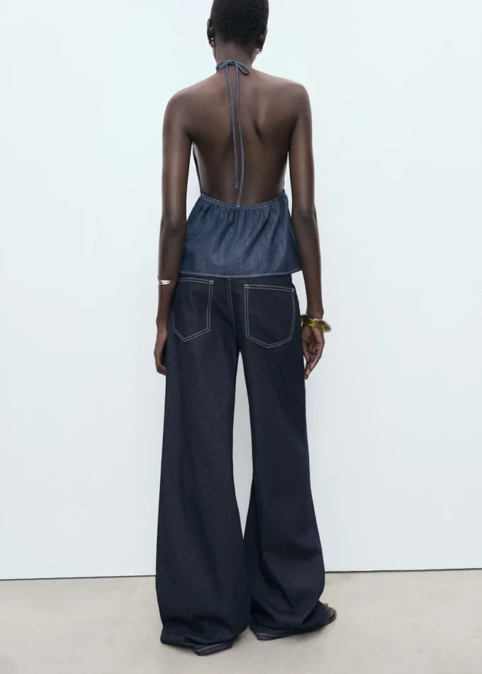 Jeans a vita bassa e gamba larga Jeans a vita bassa e gamba larga