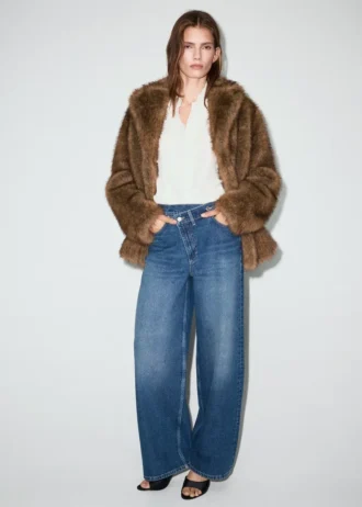 Jeans a vita media con gamba larga e cintura incrociata