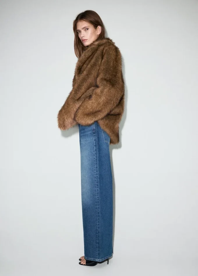 Jeans a vita media con gamba larga e cintura incrociata Jeans a vita media con gamba larga e cintura incrociata