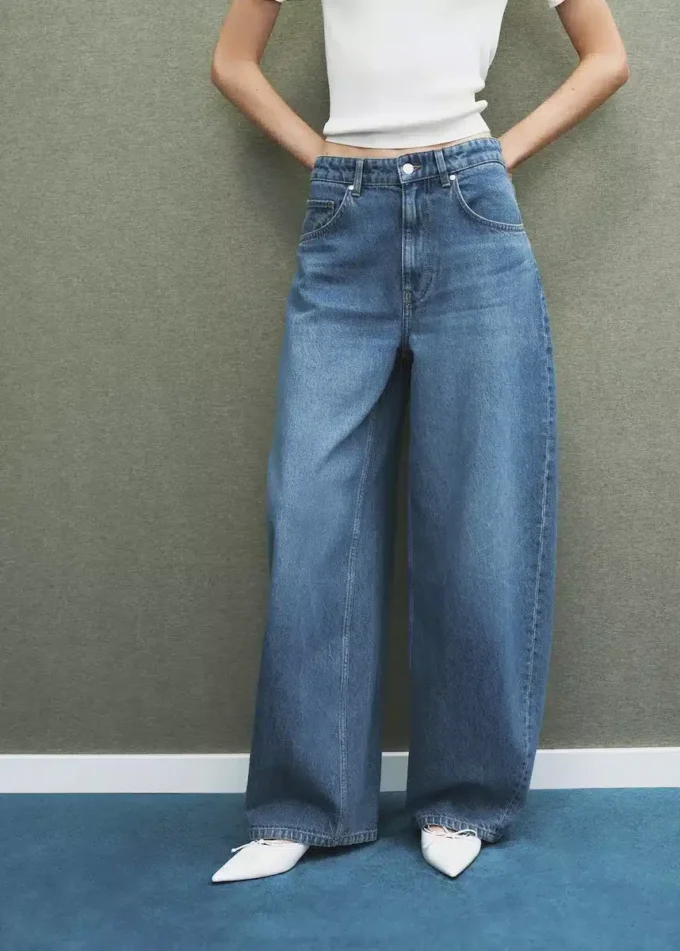 Jeans a vita media con taglio a palloncino