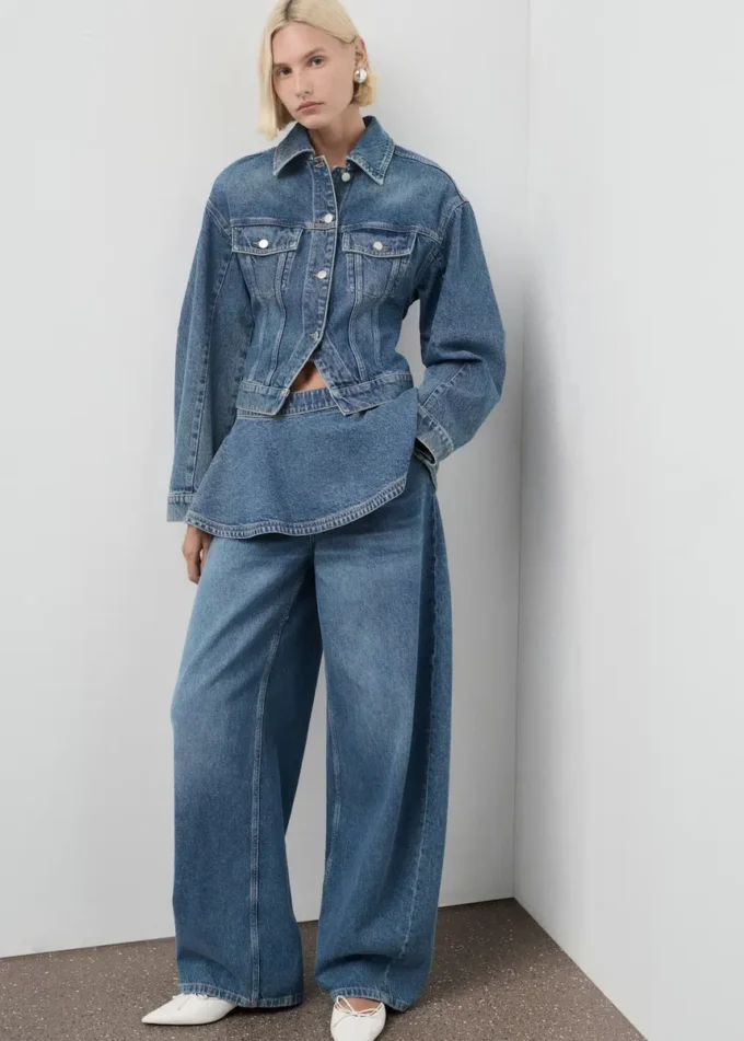 Jeans a vita media con taglio a palloncino