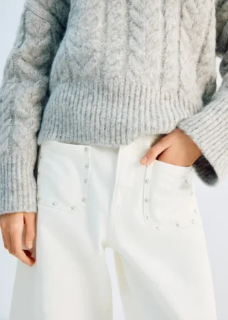 Jeans con borchie a forma di stella Jeans con borchie a forma di stella