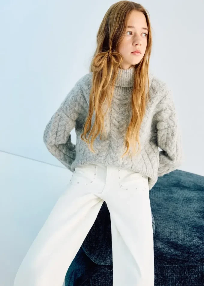 Jeans con borchie a forma di stella Jeans con borchie a forma di stella