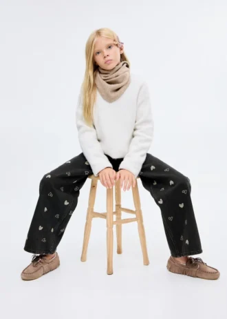 Jeans con cuore ricamato