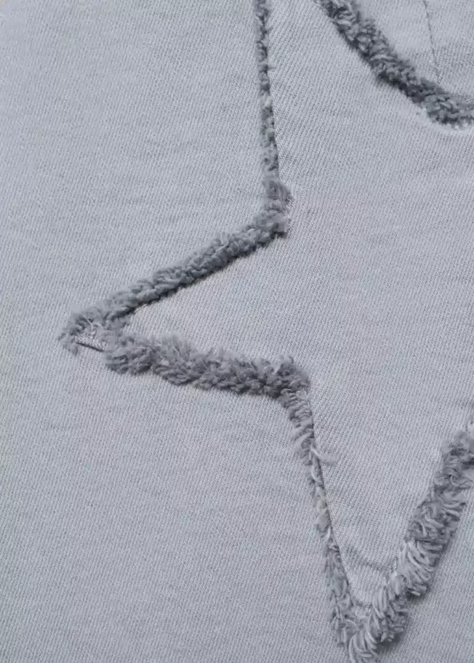 Jeans con stelle ricamate Jeans con stelle ricamate