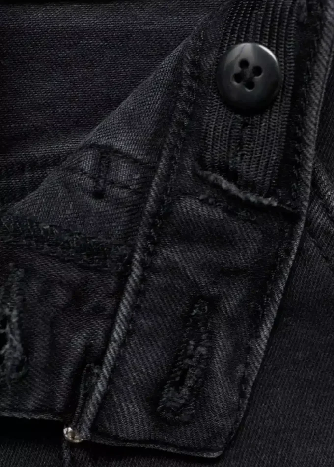 Jeans dritti con borchie