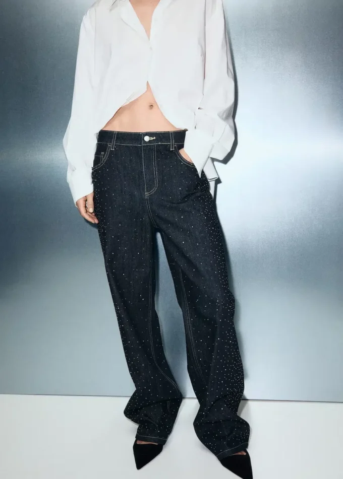 Jeans dritti con dettagli in strass Jeans dritti con dettagli in strass