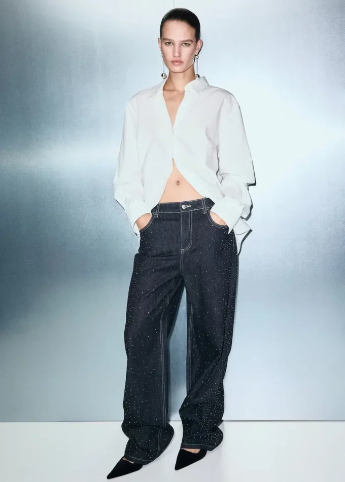 Jeans dritti con dettagli in strass Jeans dritti con dettagli in strass