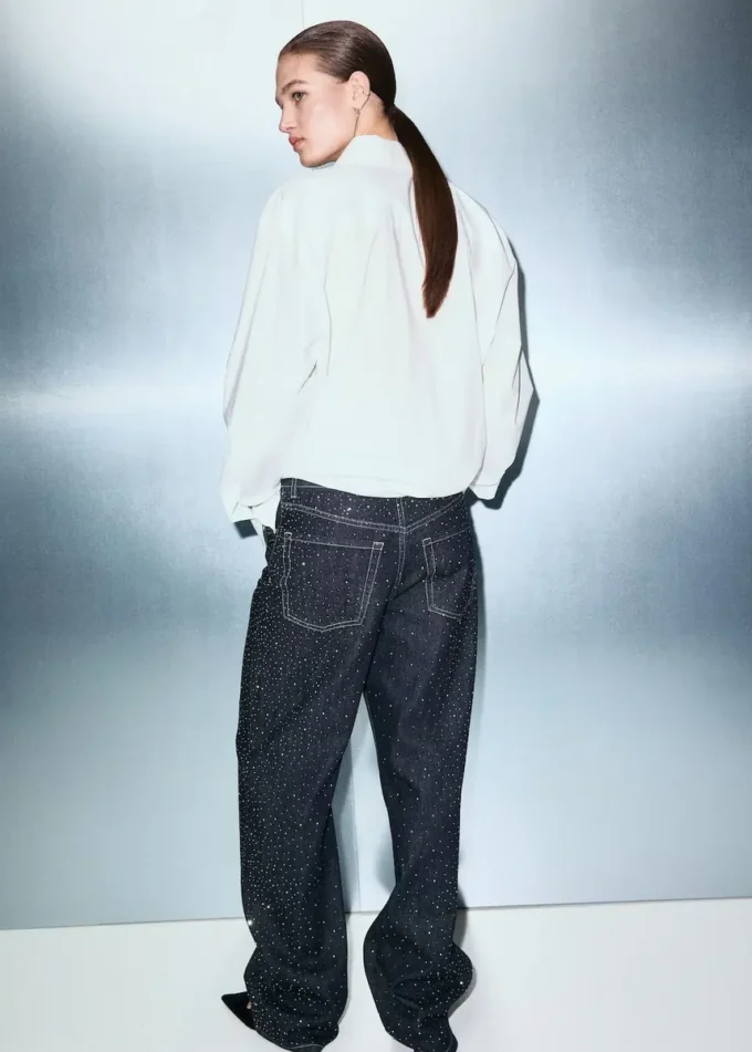 Jeans dritti con dettagli in strass Jeans dritti con dettagli in strass