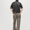 Jeans dritti con stampa leopardata Jeans dritti con stampa leopardata