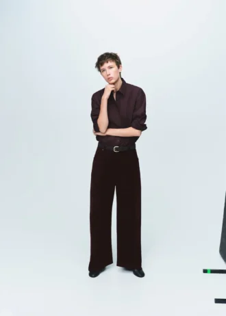 Jeans in velluto a coste a vita bassa e gamba larga Jeans in velluto a coste a vita bassa e gamba larga