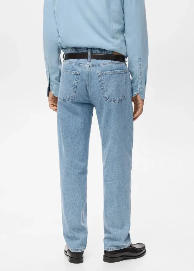 Jeans Moby a vestibilità dritta e lavaggio chiaro Jeans Moby a vestibilità dritta e lavaggio chiaro