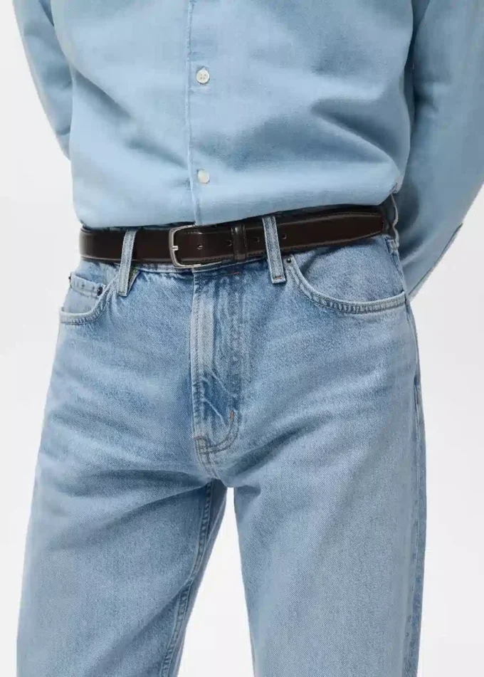 Jeans Moby a vestibilità dritta e lavaggio chiaro Jeans Moby a vestibilità dritta e lavaggio chiaro