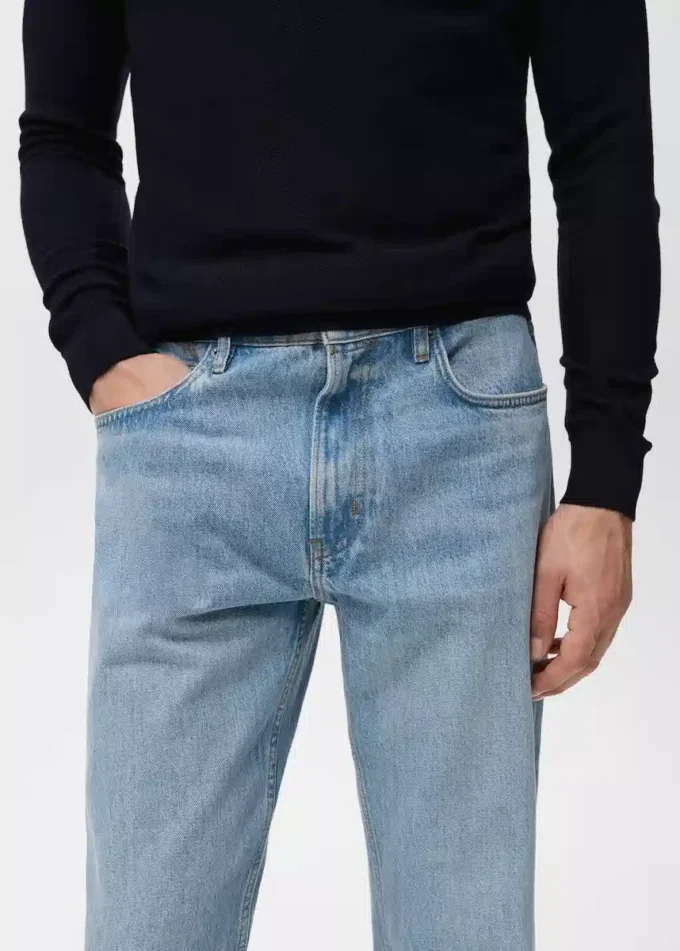 Jeans Moby a vestibilità dritta e lavaggio chiaro Jeans Moby a vestibilità dritta e lavaggio chiaro