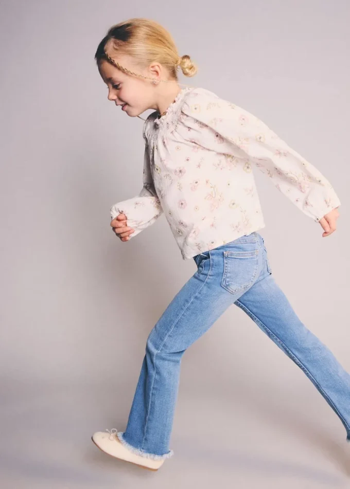 Jeans skinny a vita bassa con orlo sfrangiato Jeans skinny a vita bassa con orlo sfrangiato