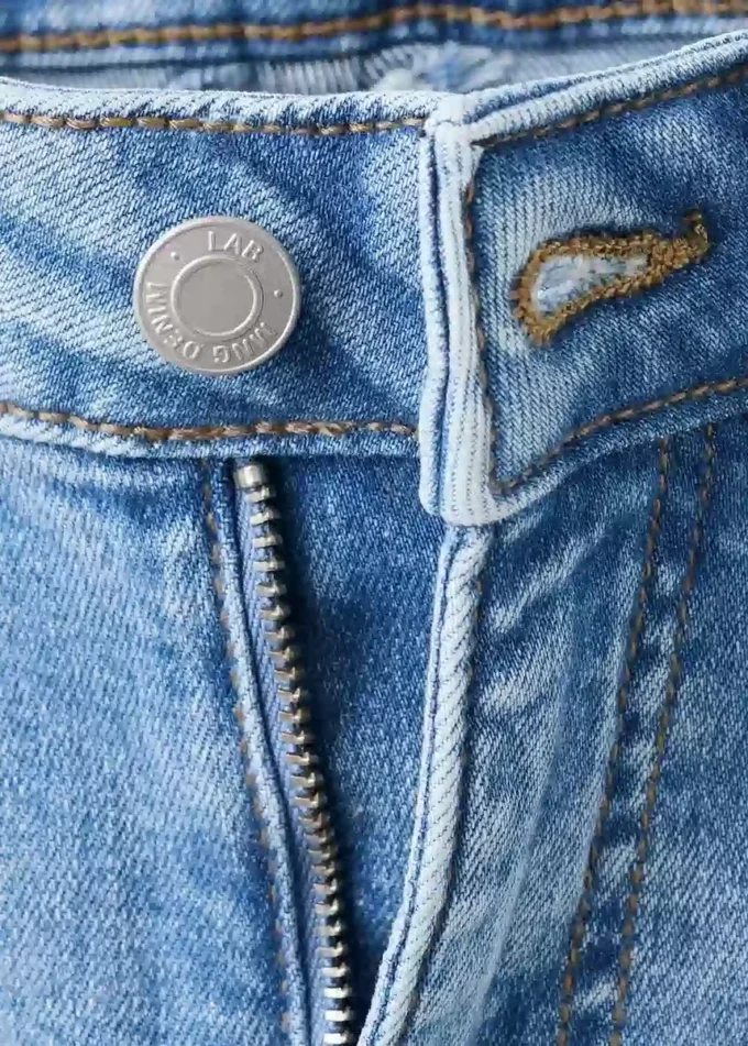 Jeans skinny a vita bassa con orlo sfrangiato Jeans skinny a vita bassa con orlo sfrangiato