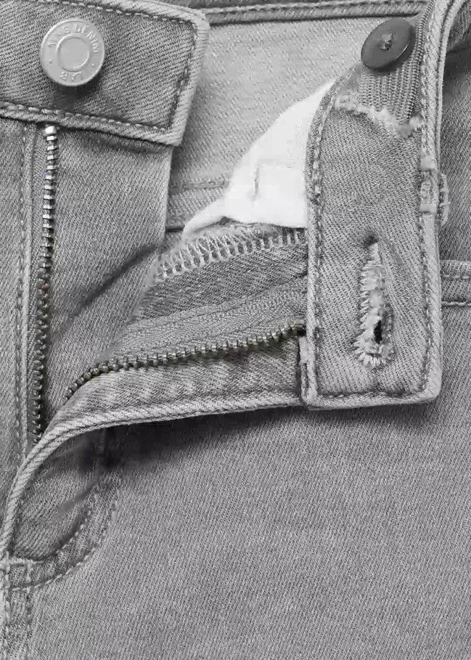 Jeans skinny a vita bassa con orlo sfrangiato Jeans skinny a vita bassa con orlo sfrangiato