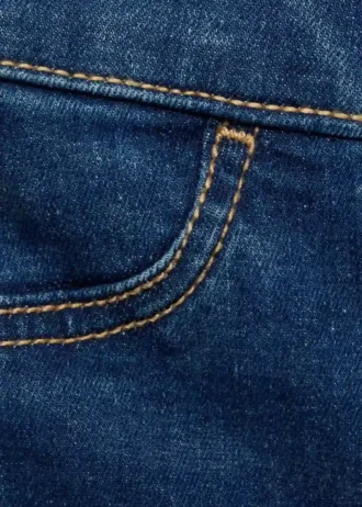 Jeans skinny con orlo sfrangiato