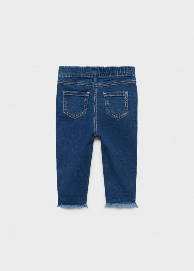 Jeans skinny con orlo sfrangiato Jeans skinny con orlo sfrangiato