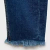 Jeans skinny con orlo sfrangiato Jeans skinny con orlo sfrangiato