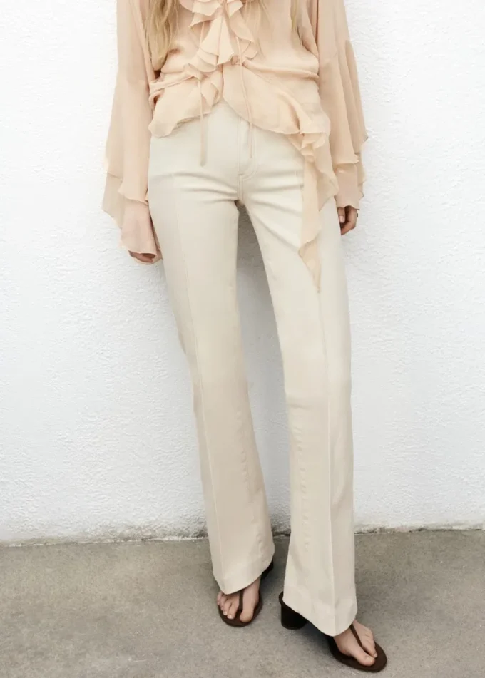 Jeans svasati a vita media Jeans svasati a vita media