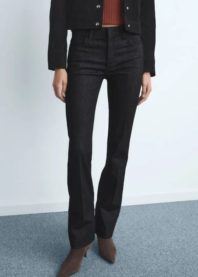 Jeans svasati a vita media Jeans svasati a vita media