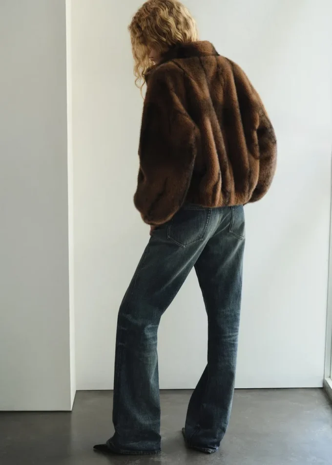 Jeans svasati a vita media Jeans svasati a vita media