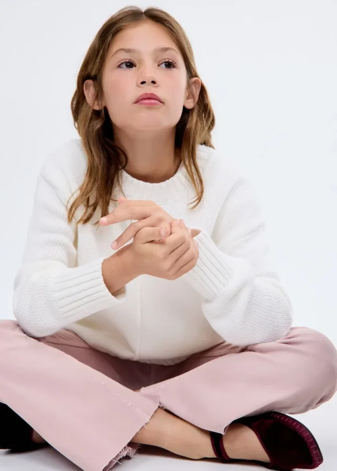 Jeans svasati con borchie Jeans svasati con borchie