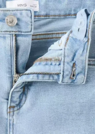 Jeans svasati con cuciture decorative Jeans svasati con cuciture decorative