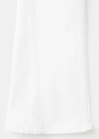 Jeans svasati con cuciture decorative Jeans svasati con cuciture decorative