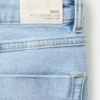 Jeans svasati con cuciture decorative Jeans svasati con cuciture decorative