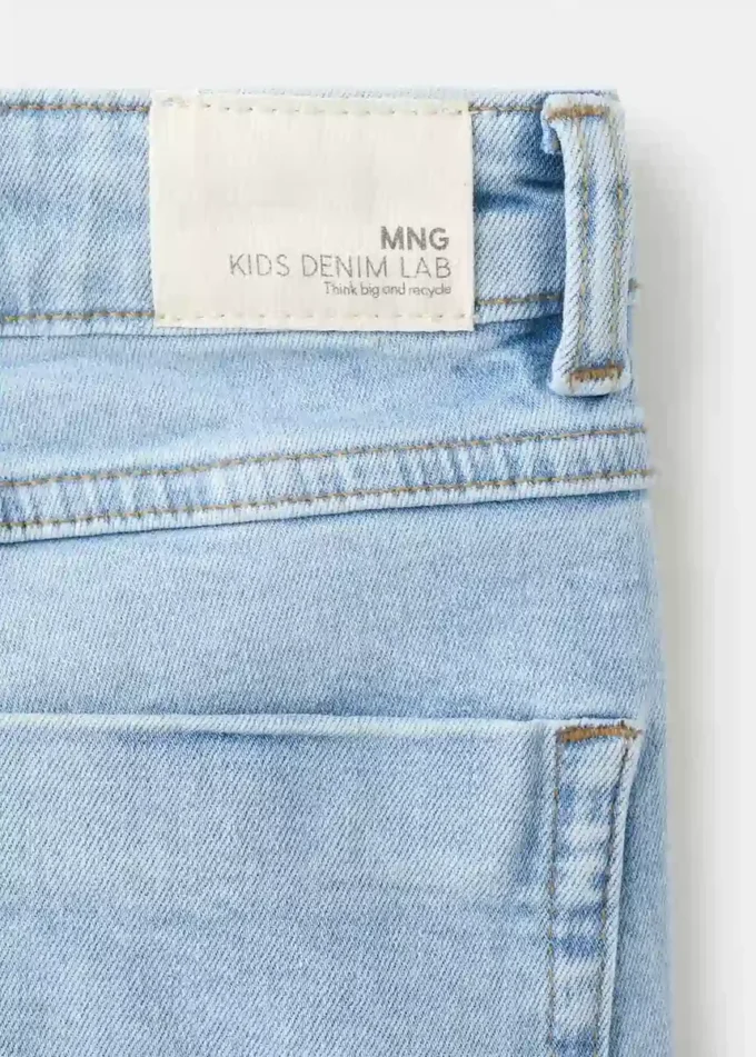 Jeans svasati con cuciture decorative Jeans svasati con cuciture decorative