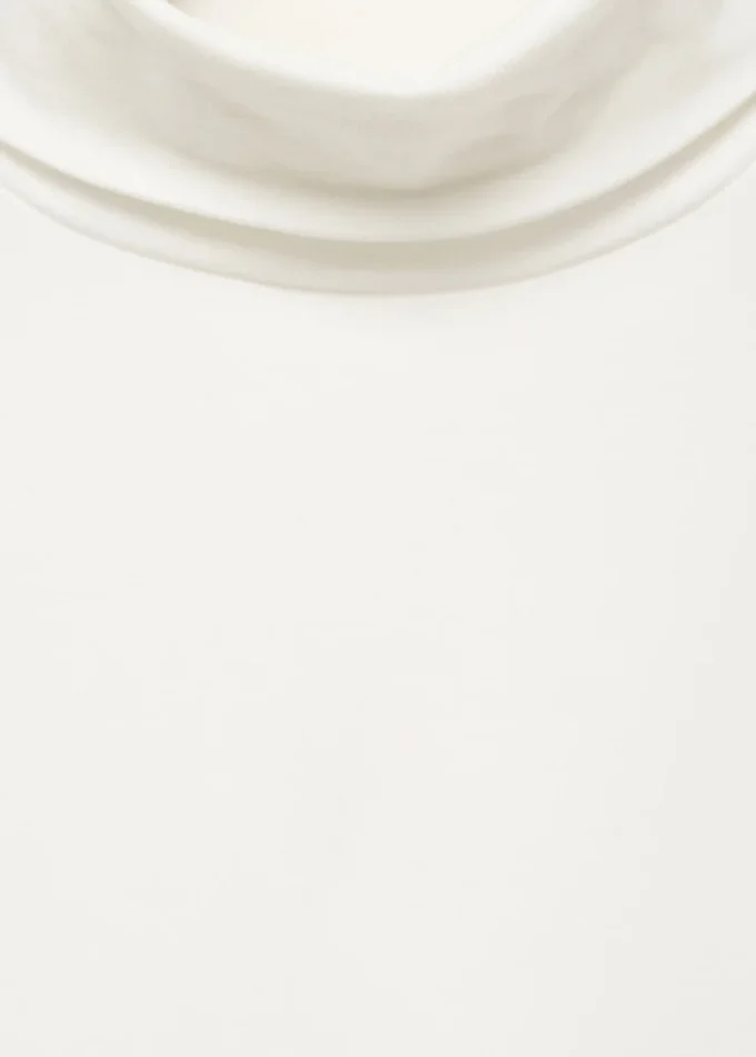 Maglia a collo alto con maniche lunghe Maglia a collo alto con maniche lunghe