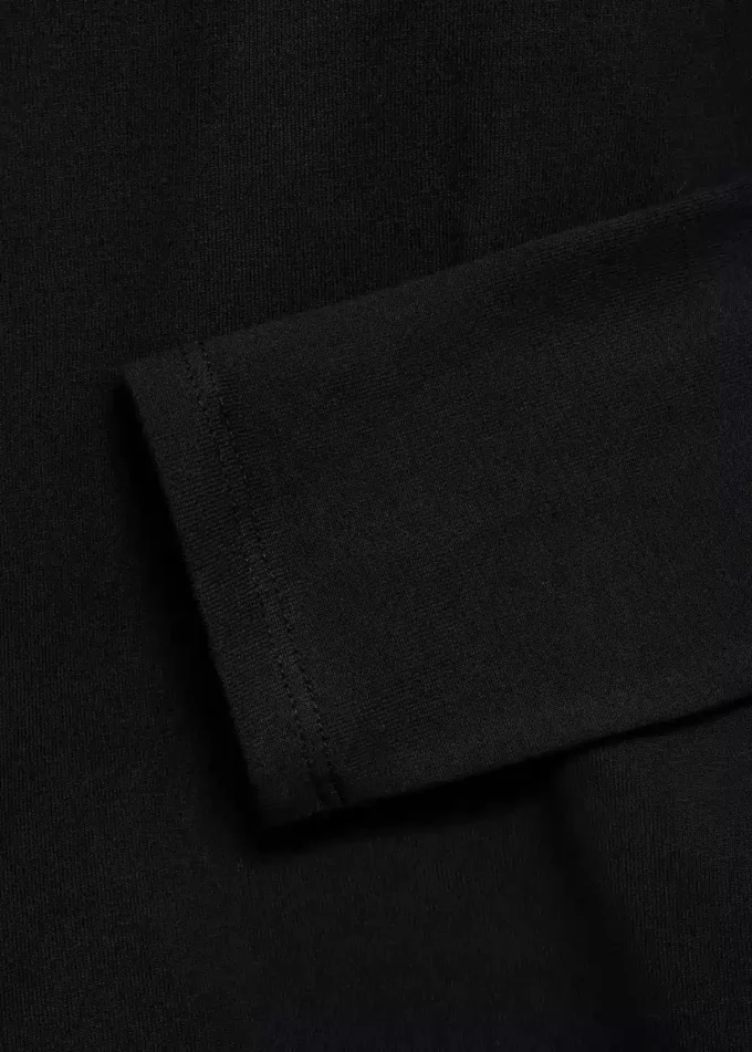 Maglia a collo alto con maniche lunghe Maglia a collo alto con maniche lunghe