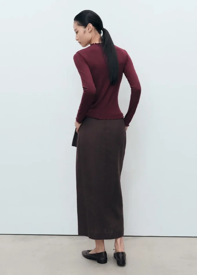 Maglietta con bordi smerlati Maglietta con bordi smerlati