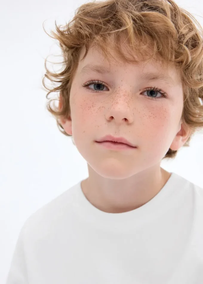 Maglietta con cuciture a vista Maglietta con cuciture a vista