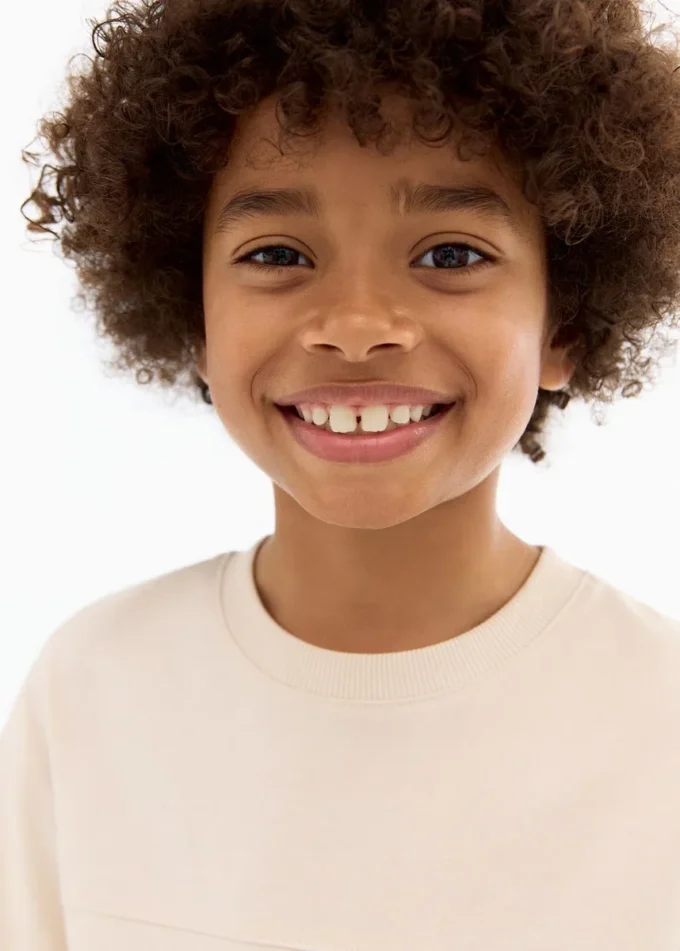 Maglietta con cuciture a vista Maglietta con cuciture a vista