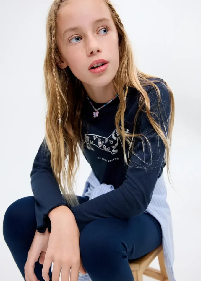 Maglietta con ricami in microperline Maglietta con ricami in microperline