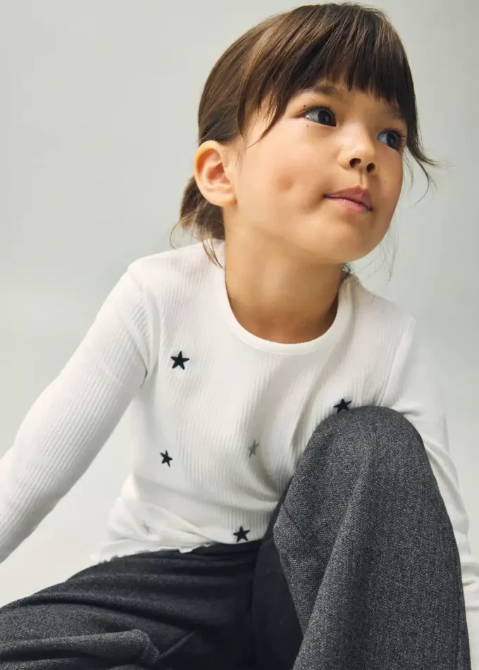 Maglietta con stelle ricamate Maglietta con stelle ricamate