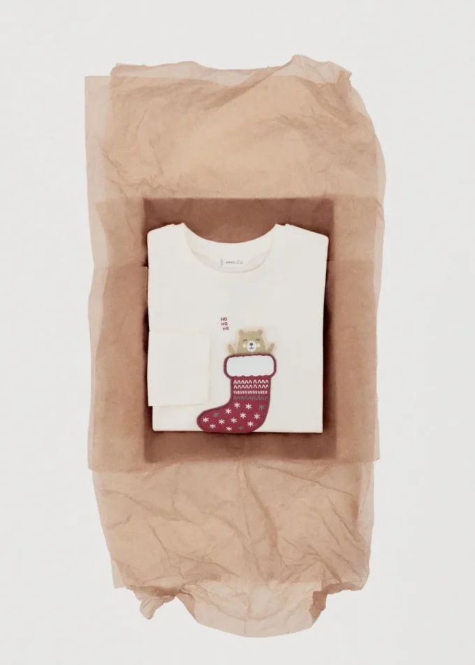 Maglietta in cotone con ricamo di un orso Maglietta in cotone con ricamo di un orso