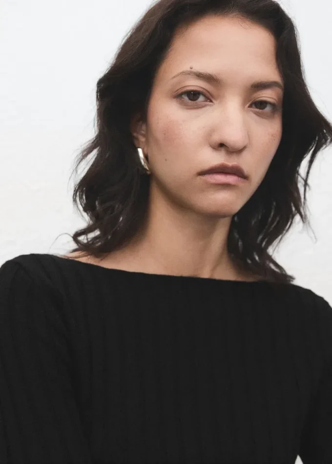 Maglione a collo a barchetta a costine Maglione a collo a barchetta a costine