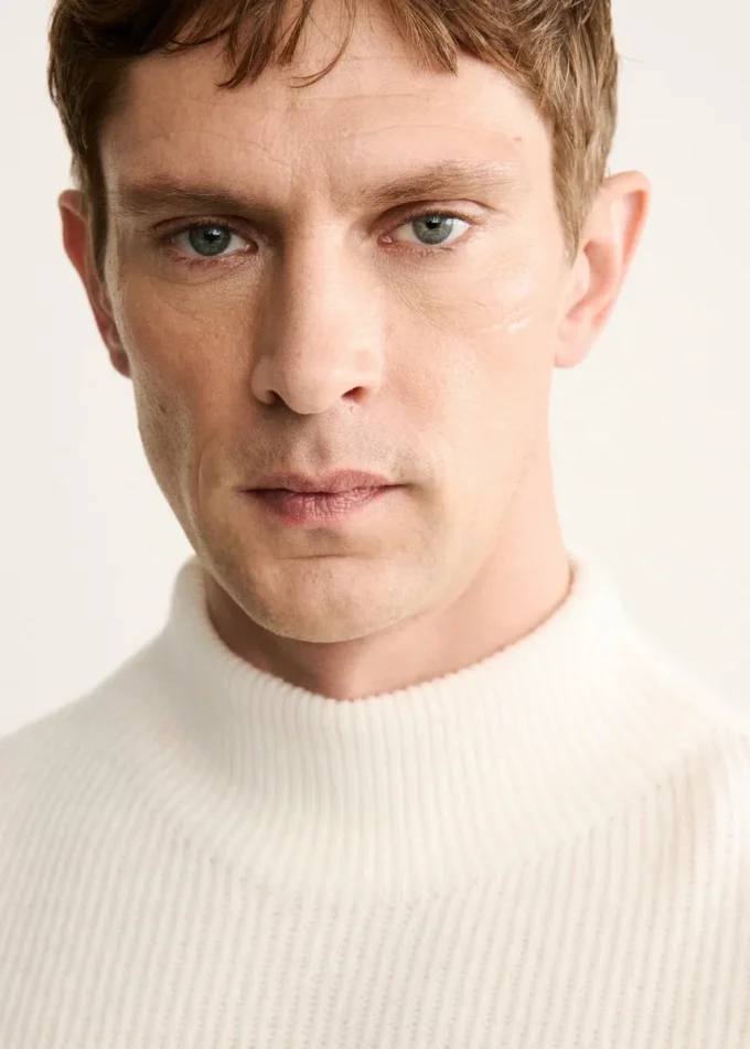 Maglione a collo alto 100% lana Maglione a collo alto 100% lana