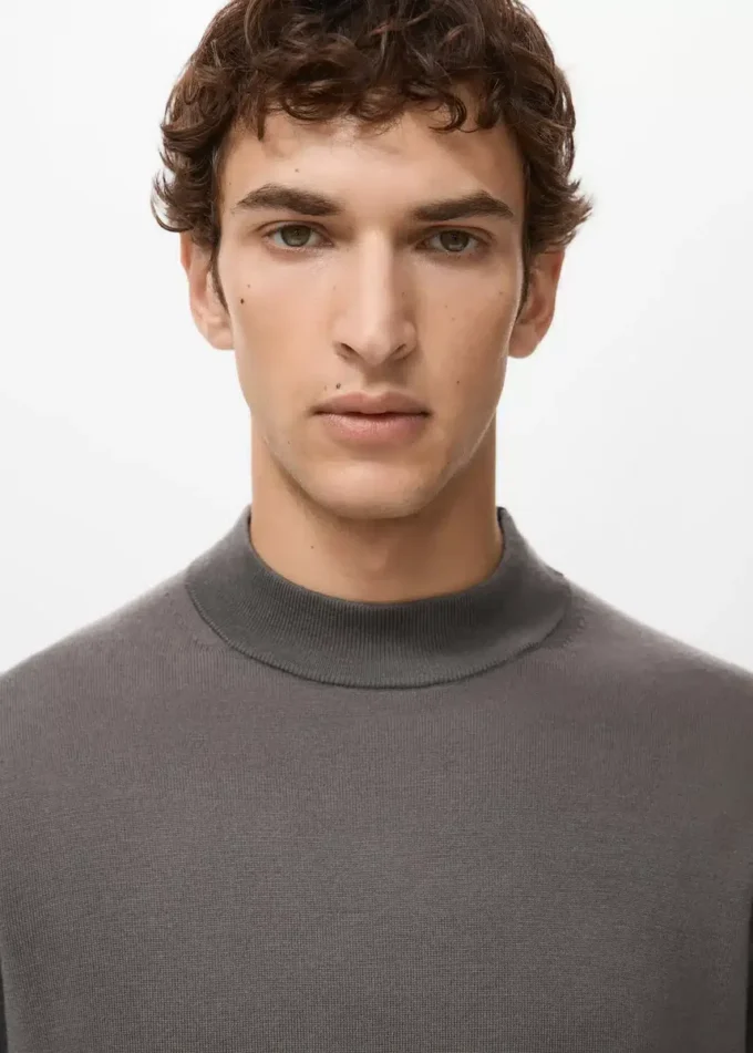 Maglione a collo alto 100% lana Maglione a collo alto 100% lana