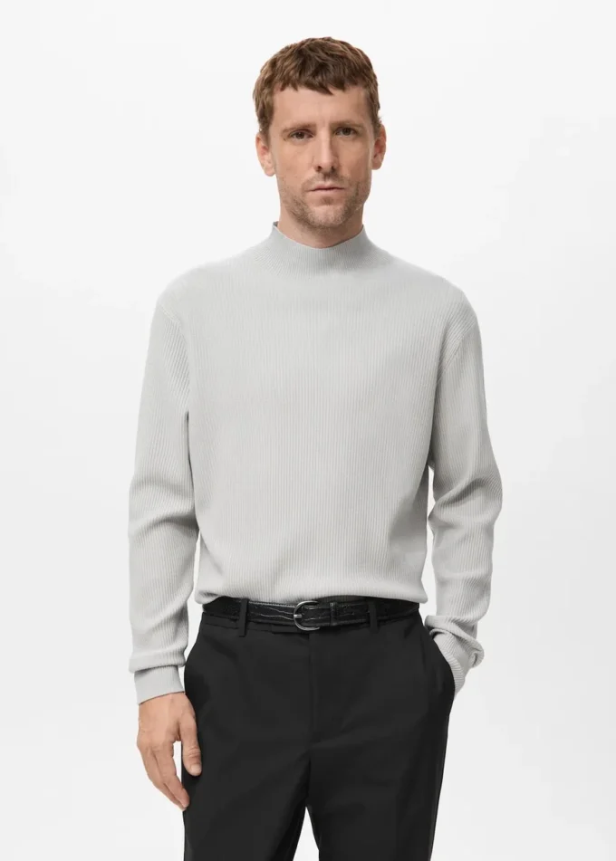 Maglione a collo alto a costine Maglione a collo alto a costine